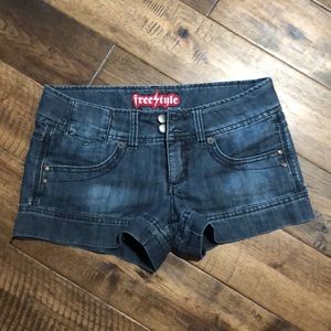 Adorable dark denim jean shorts. size 7.